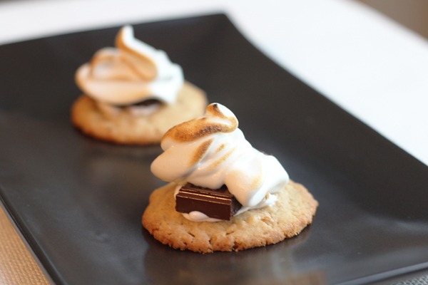 Toasted S'more Cookies plated